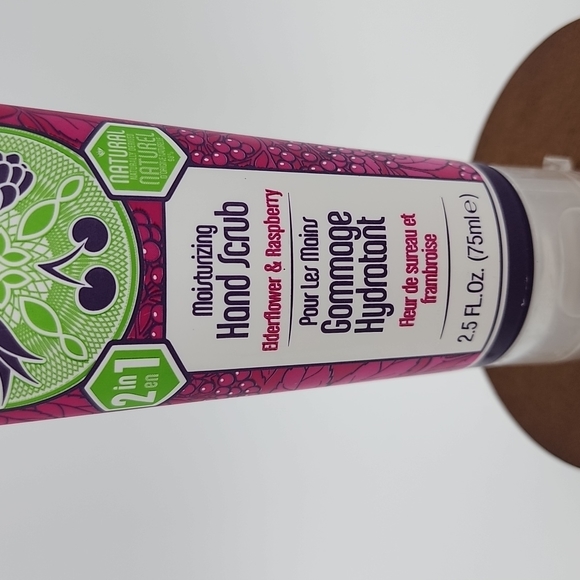 Human+Kind Elderflower Hand Scrub - Picture 4 of 4